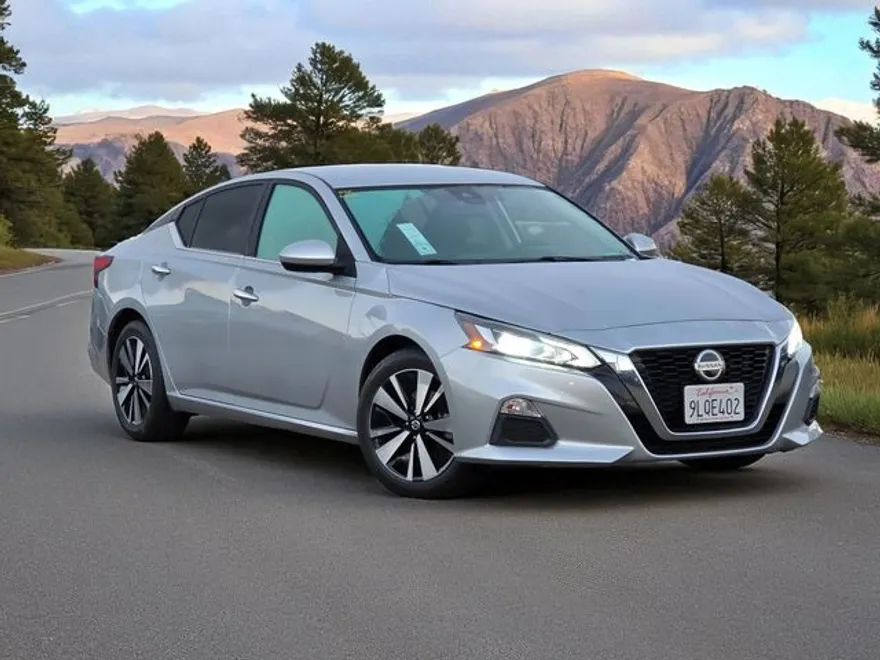 2022 Nissan Altima 2.5 SV photo 1