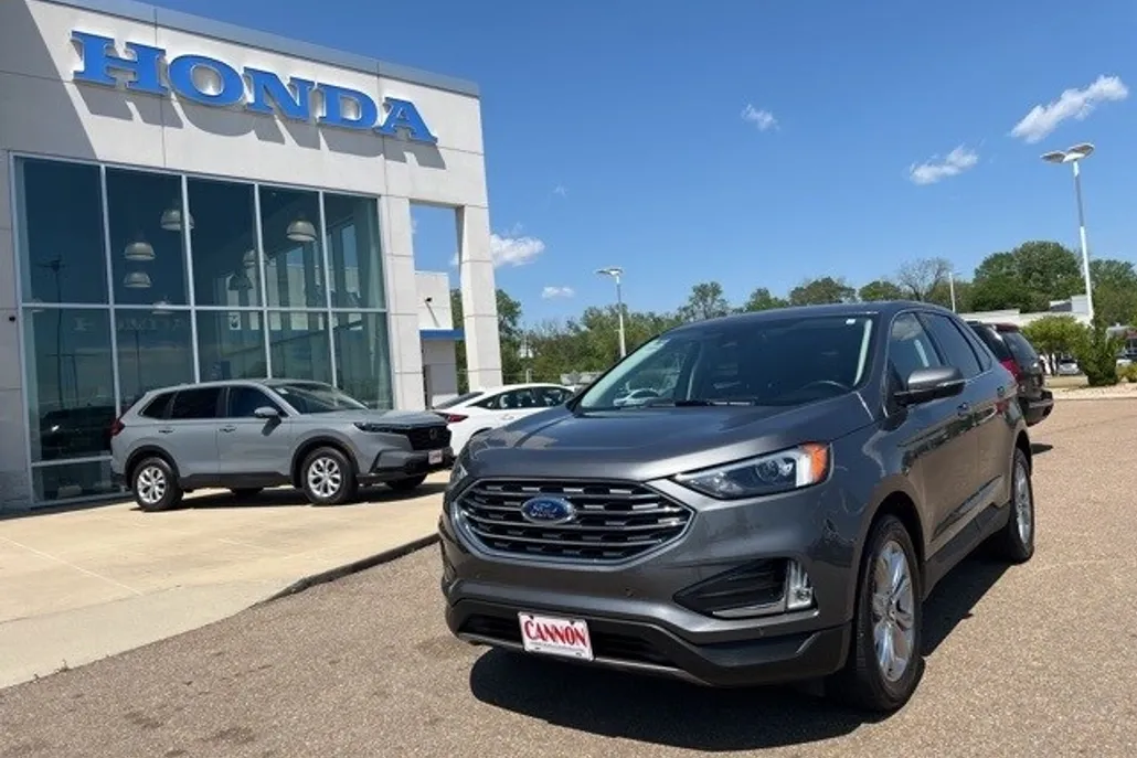 2024 Ford Edge Titanium photo 1