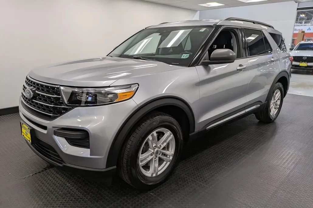 2022 Ford Explorer XLT photo 1