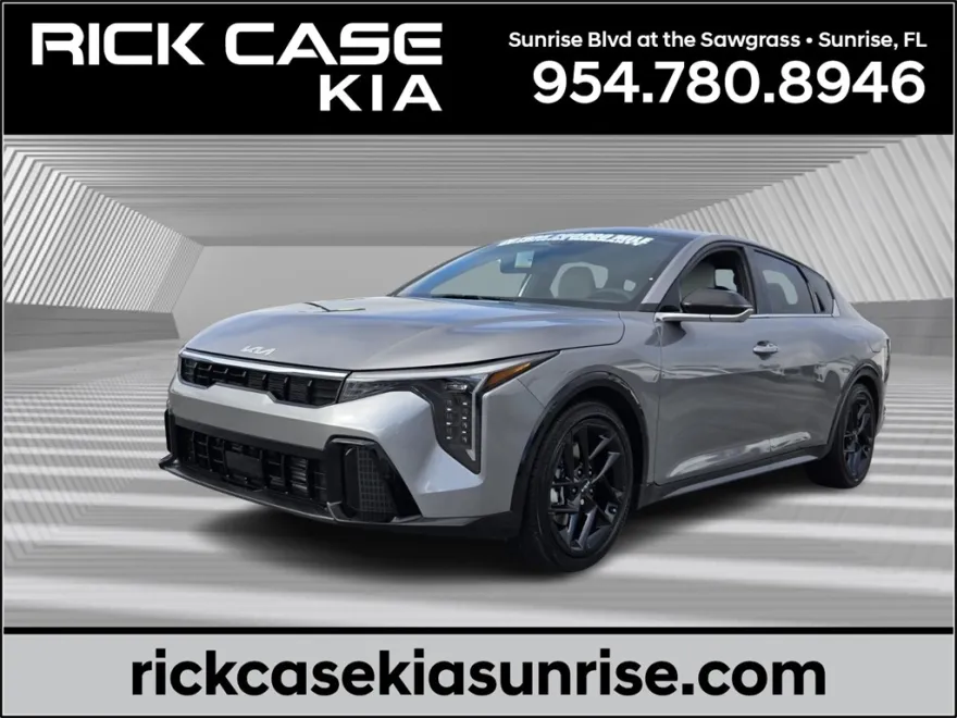 2025 Kia K4 GT-Line Turbo photo 1