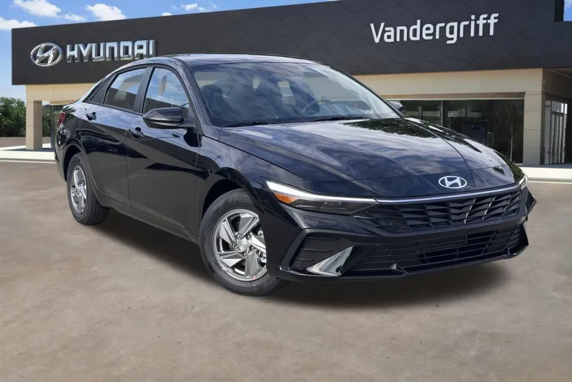 2025 Hyundai Elantra SE photo 1