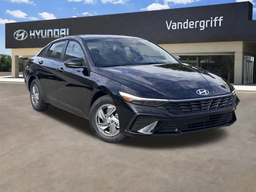 2025 Hyundai Elantra SE photo 1