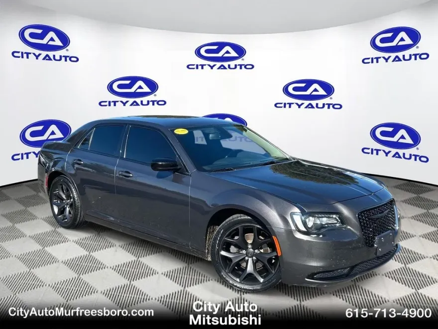 2021 Chrysler 300 Touring photo 1