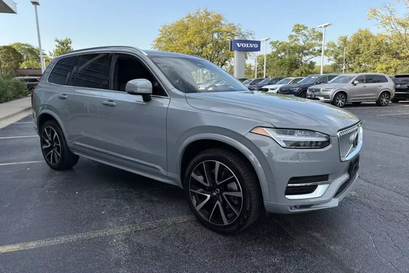2024 Volvo XC90 Plus photo 1