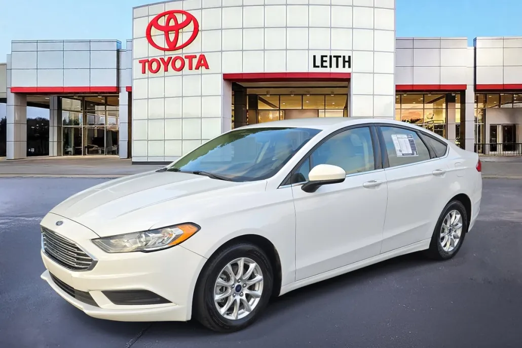 2017 Ford Fusion S photo 1