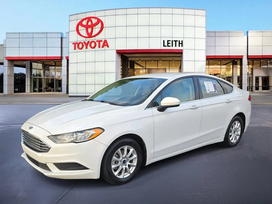 2017 Ford Fusion S photo 1