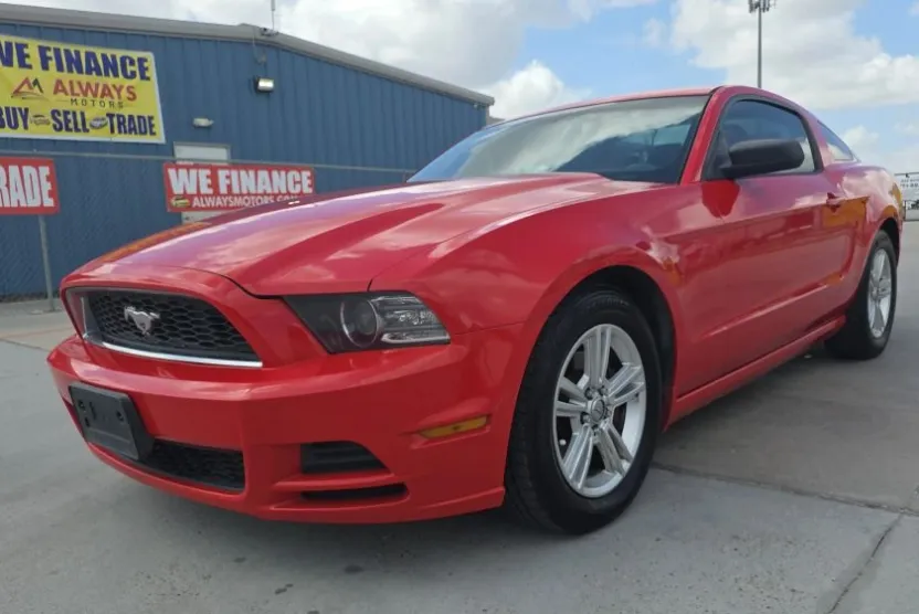 2014 Ford Mustang V6 photo 1