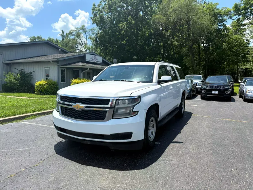2017 Chevrolet Suburban photo 1
