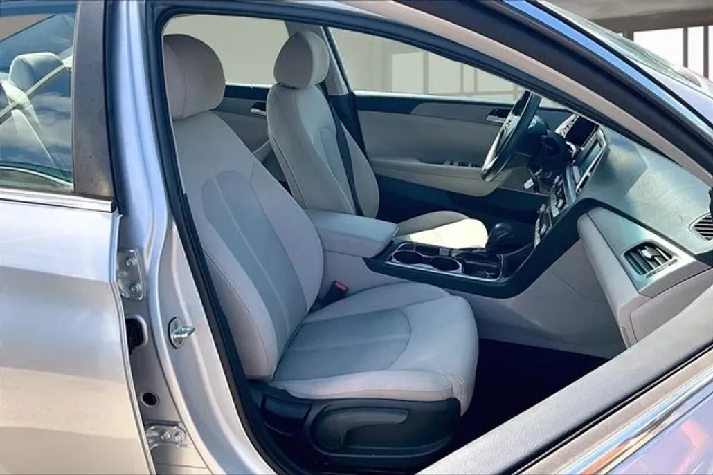 2019 Hyundai Sonata SE photo 1