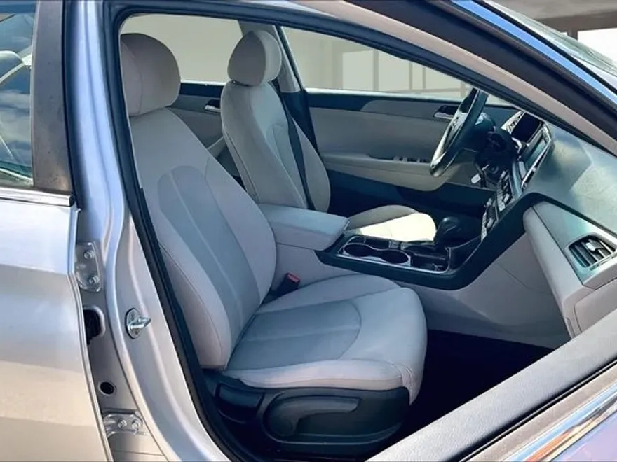 2019 Hyundai Sonata SE photo 1