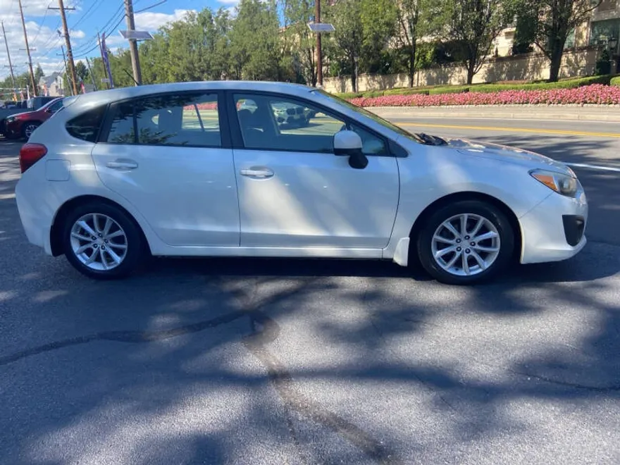 2014 Subaru Impreza 2.0i Premium photo 1