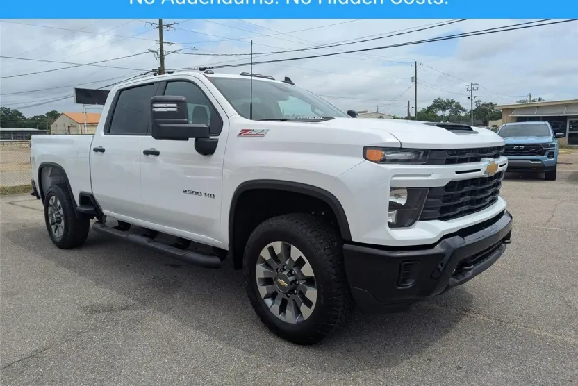 2025 Chevrolet Silverado 2500HD Custom photo 1