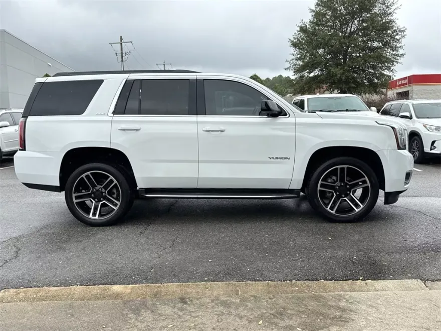 2017 Gmc Yukon SLE photo 1