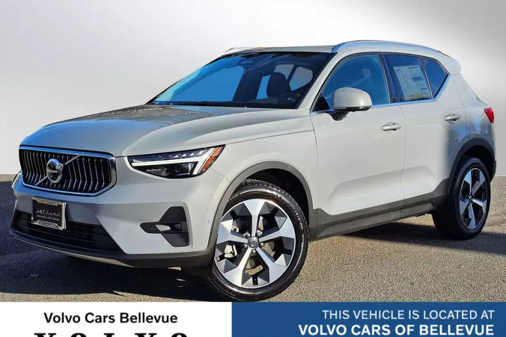 2025 Volvo XC40 Plus photo 1