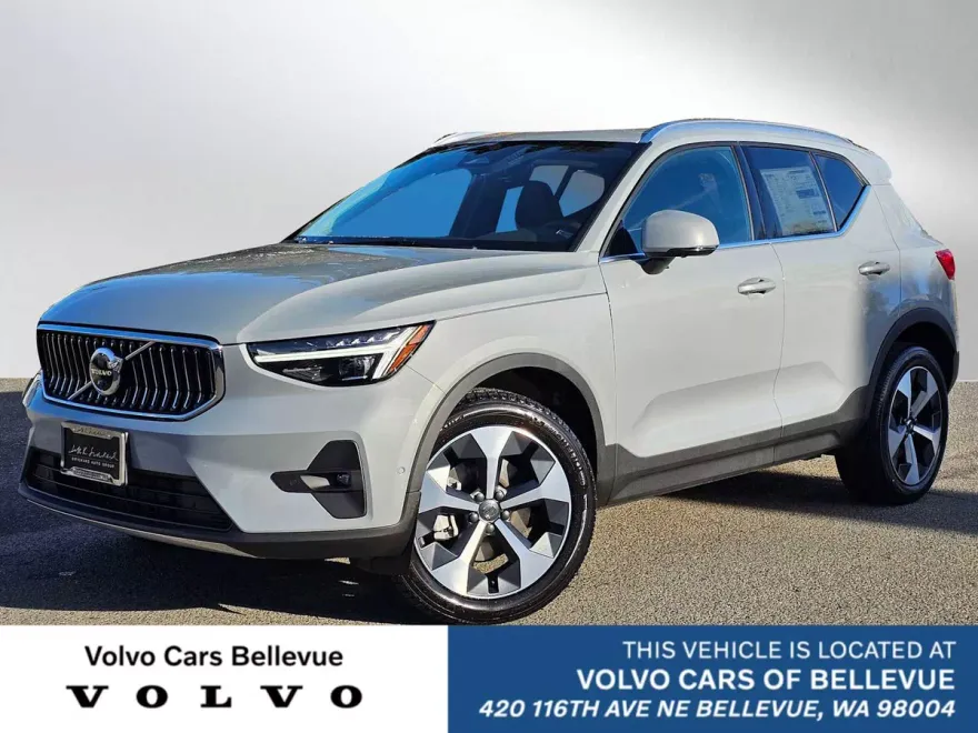 2025 Volvo XC40 Plus photo 1