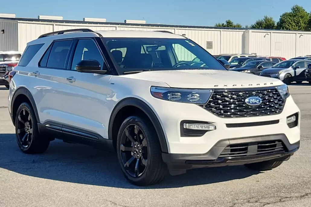 2023 Ford Explorer ST-Line photo 1
