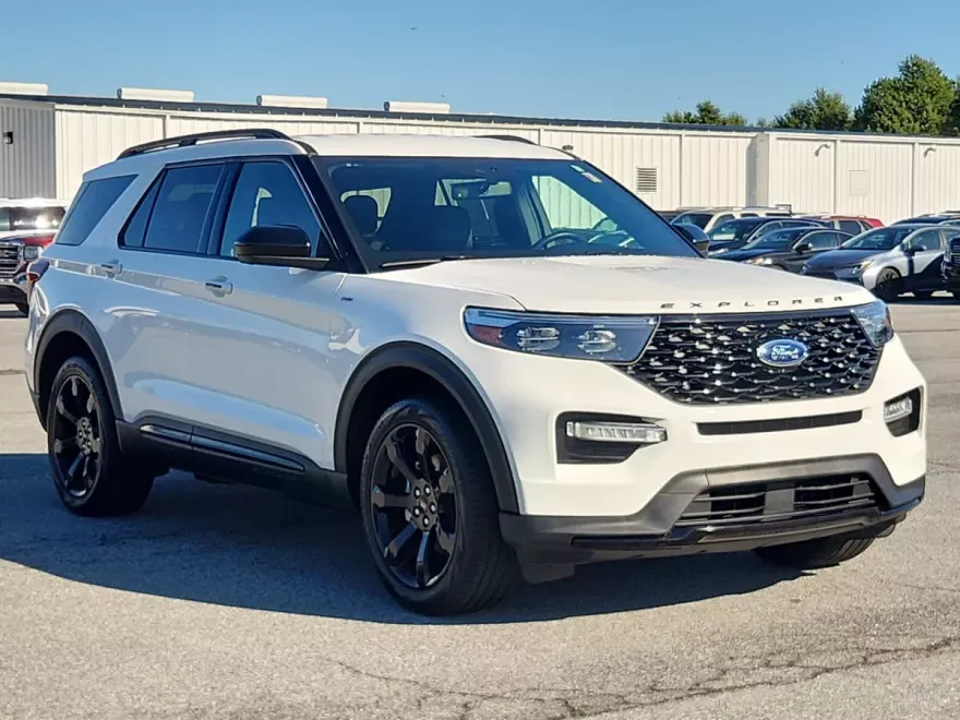 2023 Ford Explorer ST-Line photo 1