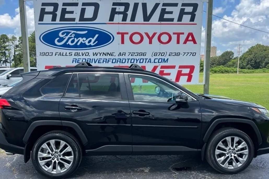 2023 Toyota RAV4 XLE Premium photo 1