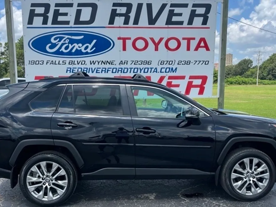 2023 Toyota RAV4 XLE Premium photo 1