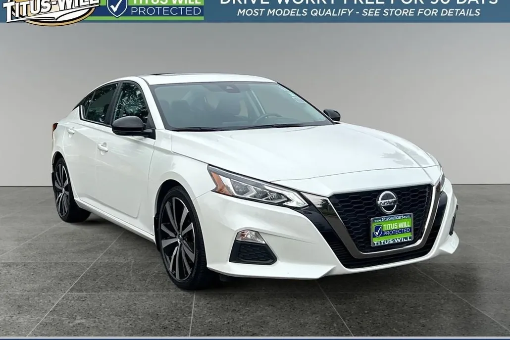 2022 Nissan Altima SR photo 1