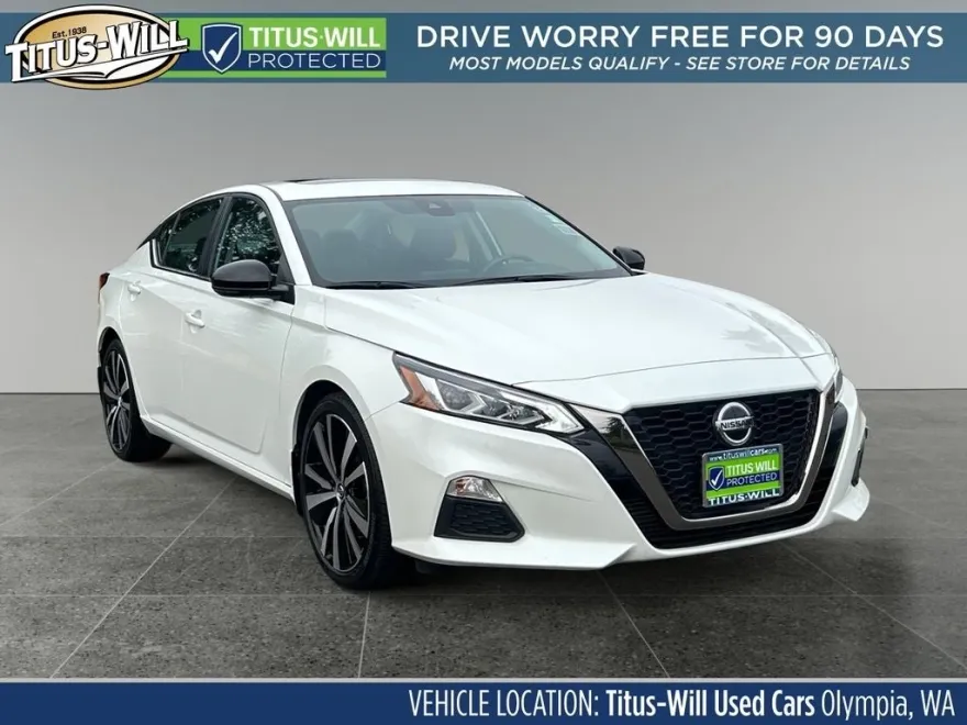 2022 Nissan Altima SR photo 1