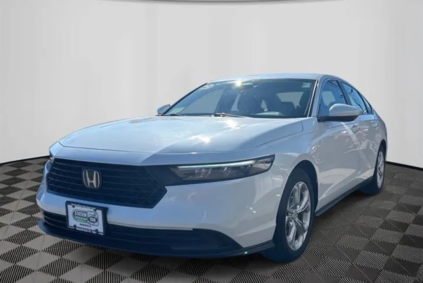 2023 Honda Accord LX photo 1