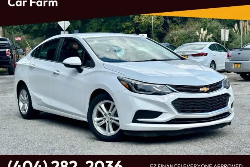 2017 Chevrolet Cruze LT photo 1