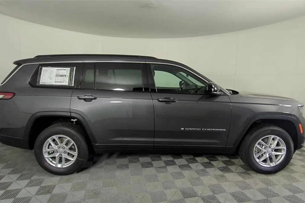 2025 Jeep Grand Cherokee Laredo X photo 1