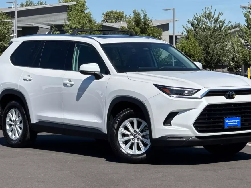 2024 Toyota Grand Highlander XLE photo 1