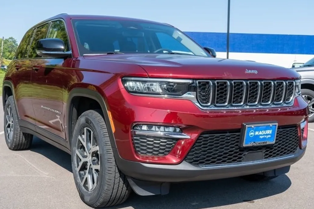 2023 Jeep Grand Cherokee Limited photo 1