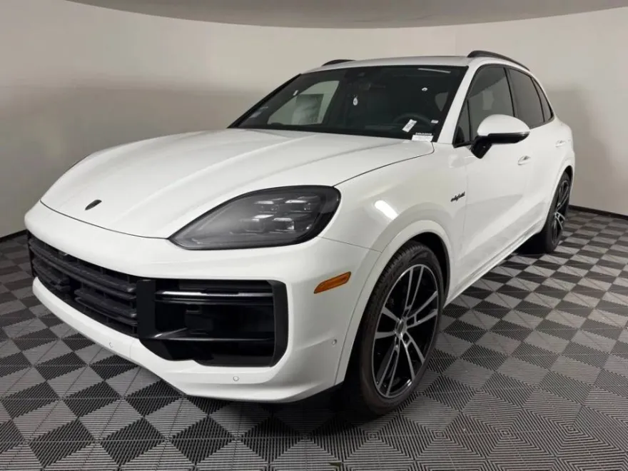 2025 Porsche Cayenne Turbo E-Hybrid photo 1