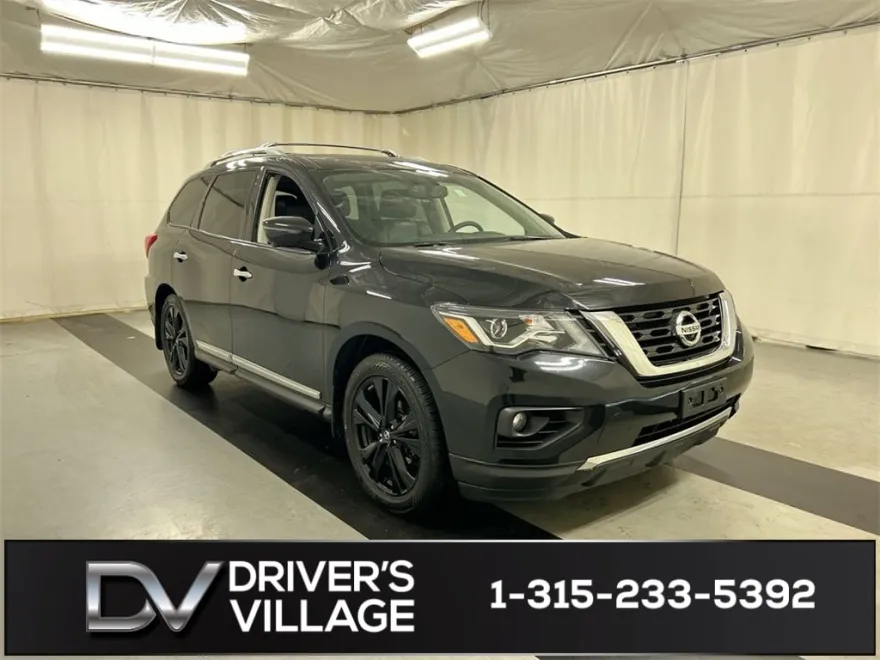 2017 Nissan Pathfinder Platinum photo 1