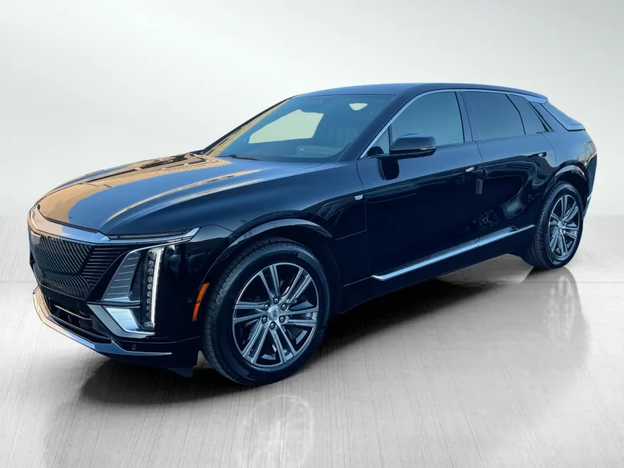 2024 Cadillac Lyriq Luxury photo 2