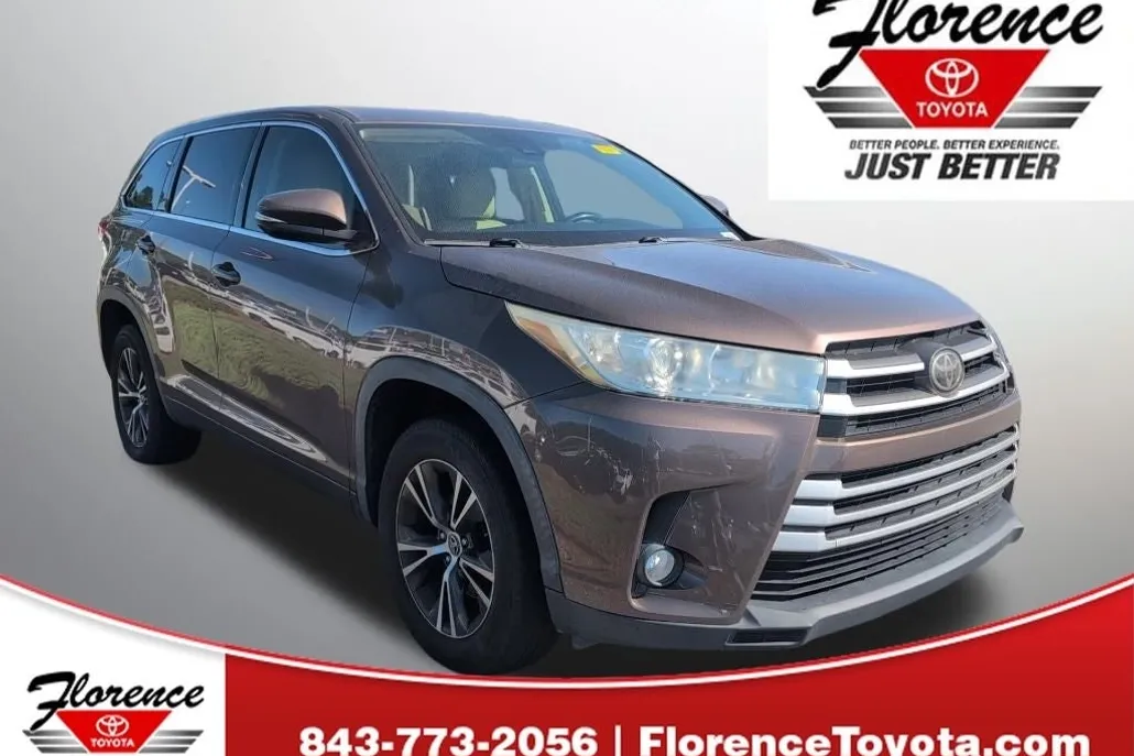 2017 Toyota Highlander LE Plus photo 1