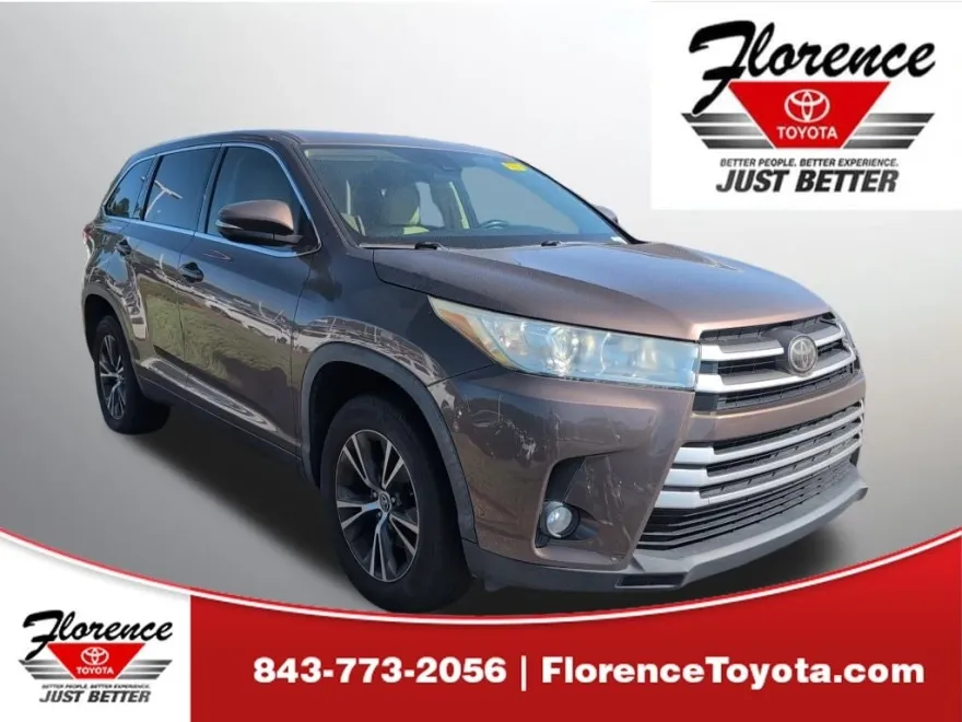 2017 Toyota Highlander LE Plus photo 1