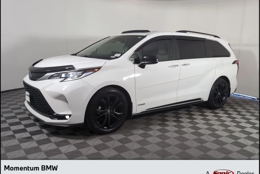 2021 Toyota Sienna XSE photo 1