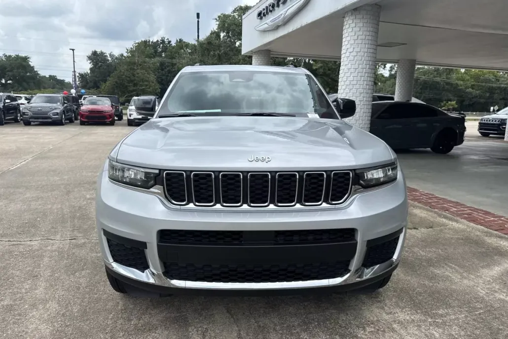 2025 Jeep Grand Cherokee Laredo X photo 1