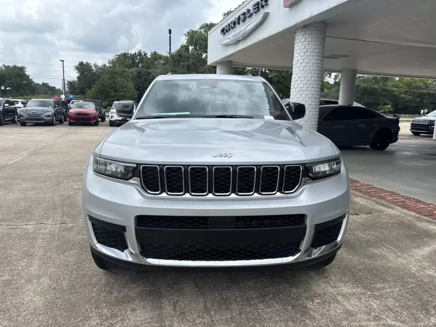 2025 Jeep Grand Cherokee Laredo X photo 1