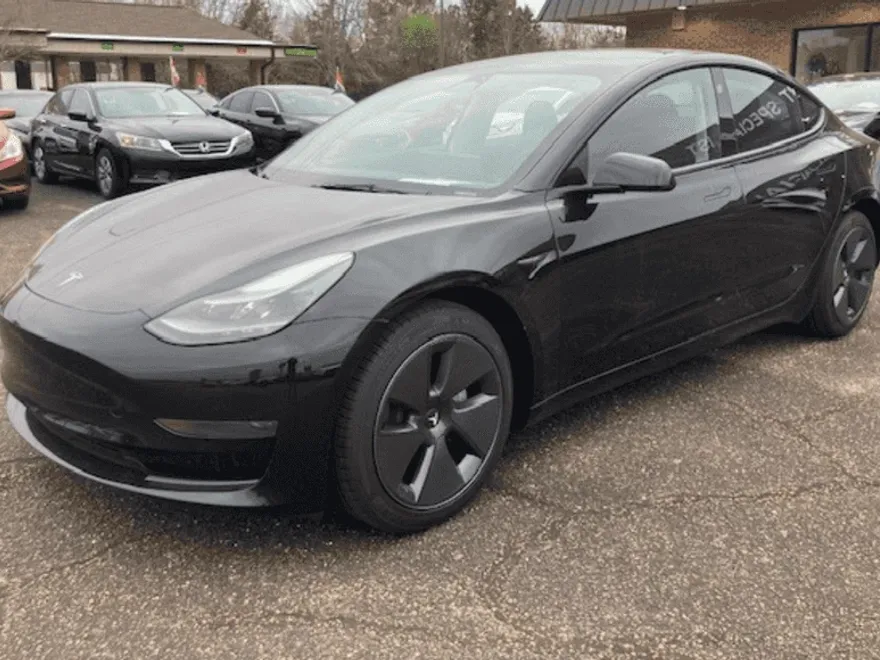 2023 Tesla Model 3 Standard Range Plus photo 1