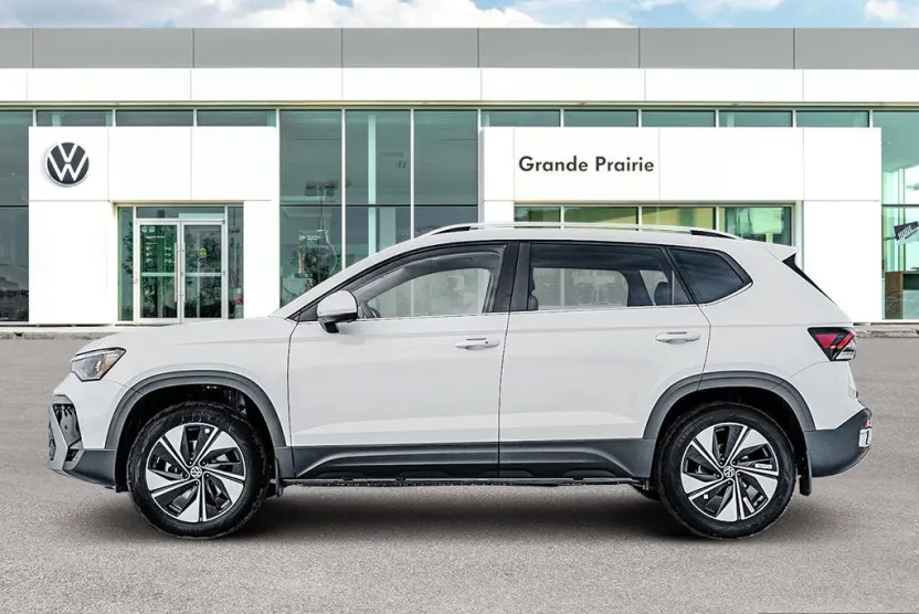 2025 Volkswagen Taos SE photo 1