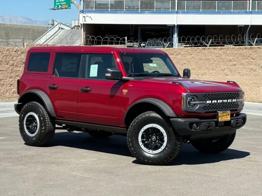2025 Ford Bronco Badlands photo 1