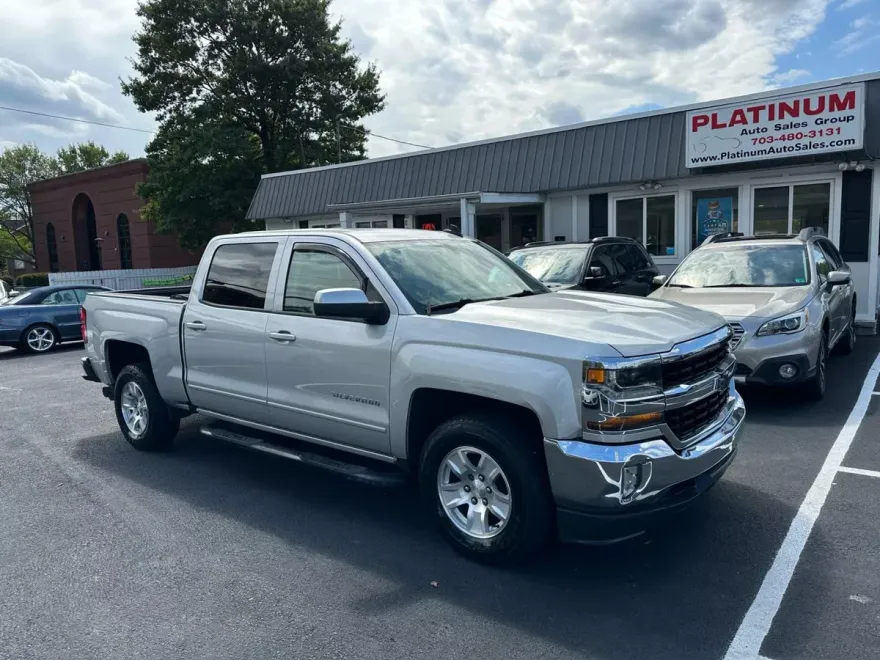 2017 Chevrolet Silverado 1500 LT photo 1