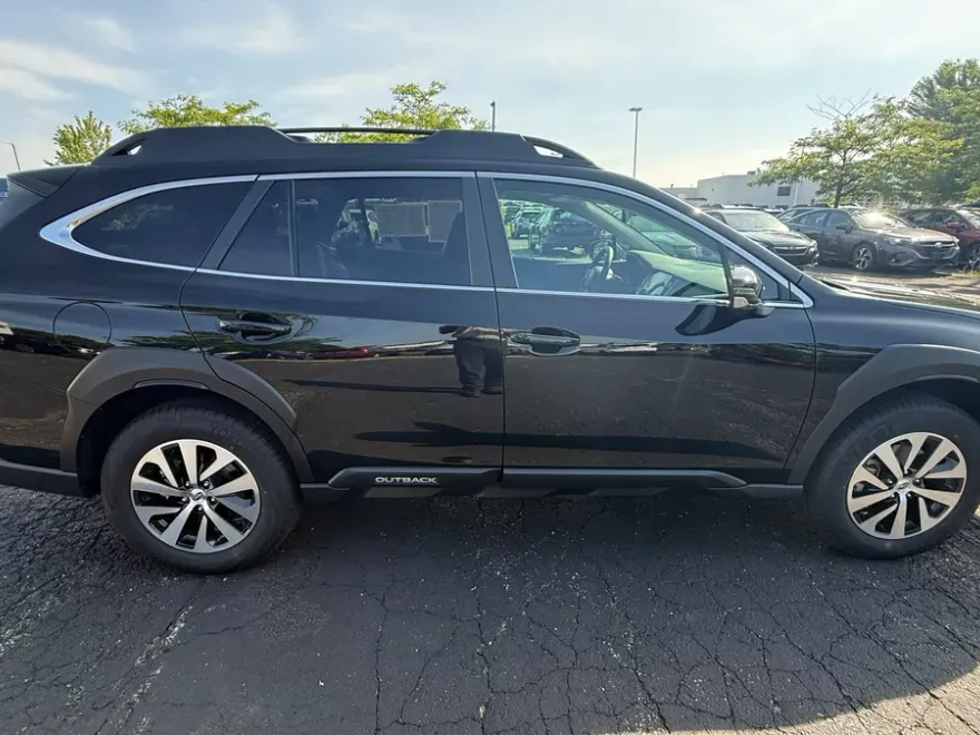 2025 Subaru Outback Premium photo 1