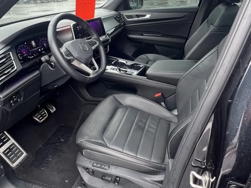 2024 Volkswagen Atlas Cross Sport SEL R-Line photo 1