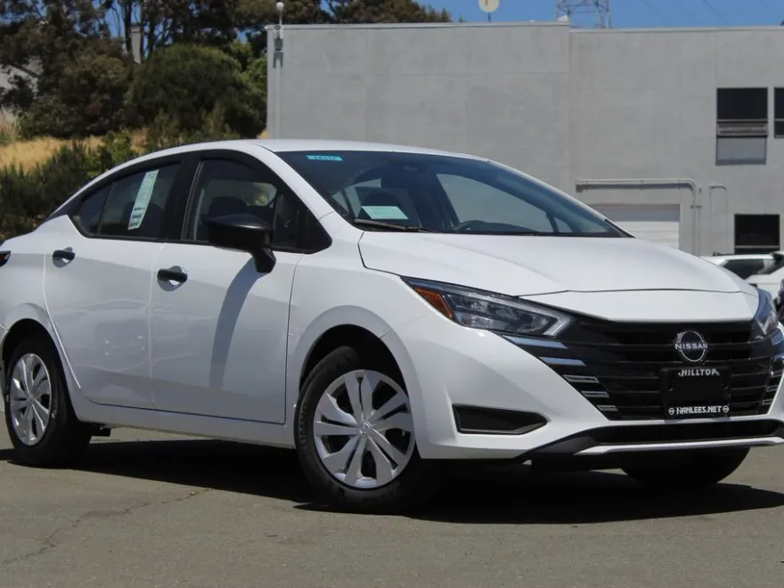 2025 Nissan Versa 1.6 S photo 1