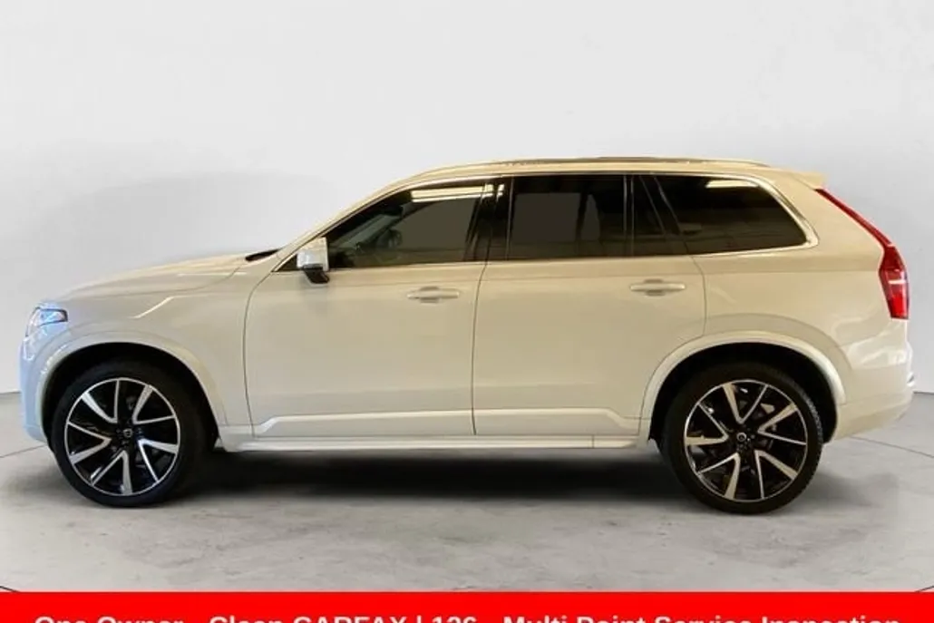 2021 Volvo XC90 Momentum photo 1
