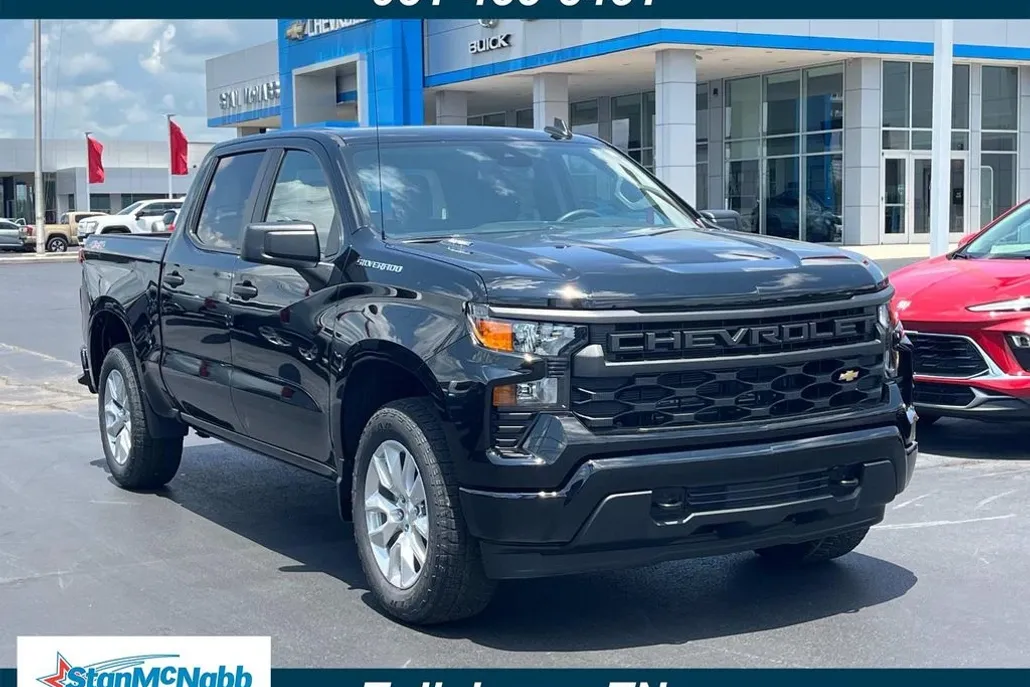 2025 Chevrolet Silverado 1500 Custom photo 1