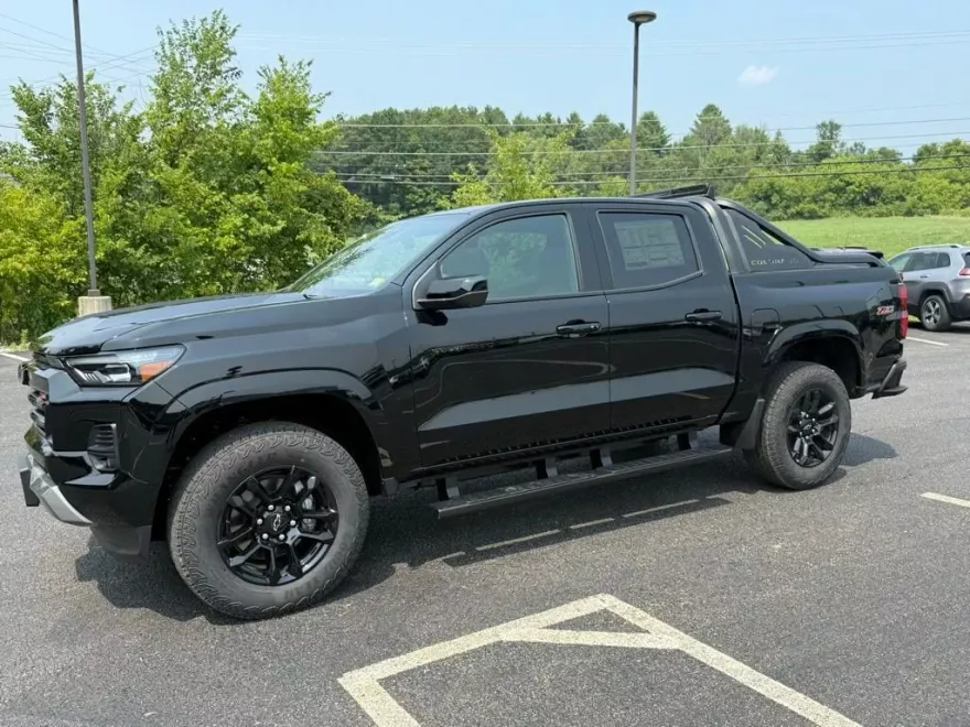 2025 Chevrolet Colorado Z71 photo 1