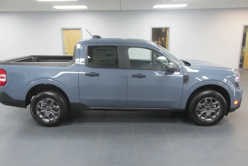 2025 Ford Maverick XLT photo 1