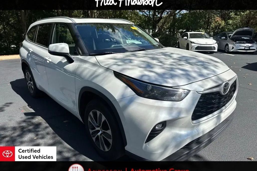 2023 Toyota Highlander XLE photo 1
